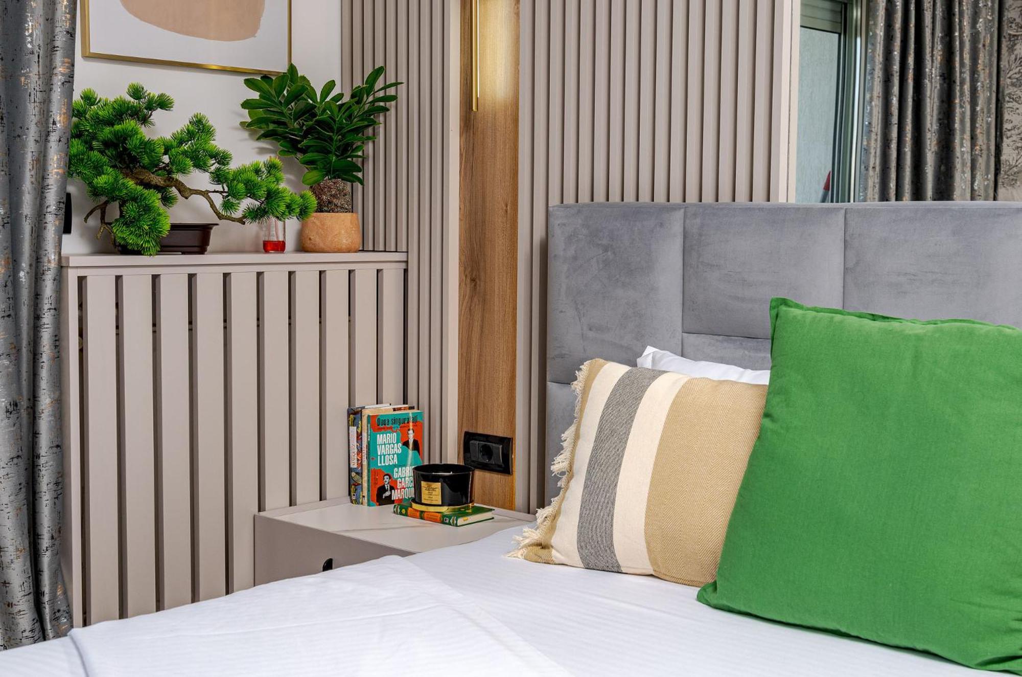 Romana Vibe Elegance In The Heart Of The City Bucureşti Ngoại thất bức ảnh