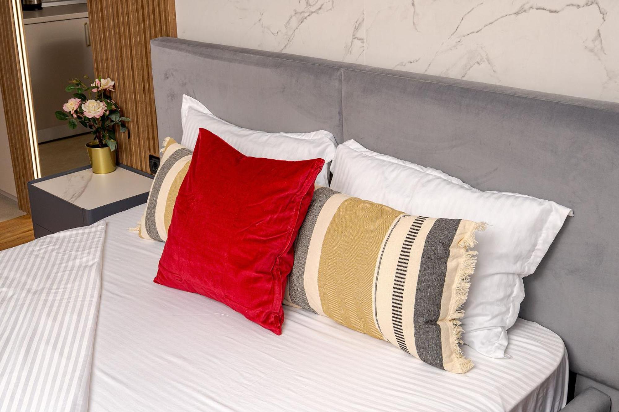 Romana Vibe Elegance In The Heart Of The City Bucureşti Ngoại thất bức ảnh