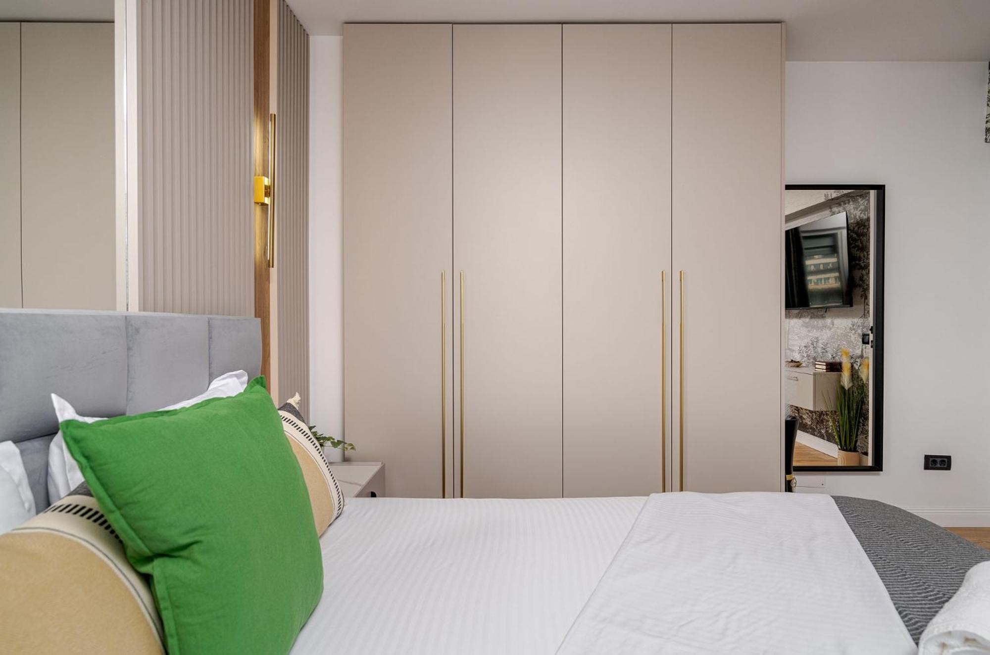 Romana Vibe Elegance In The Heart Of The City Bucureşti Ngoại thất bức ảnh